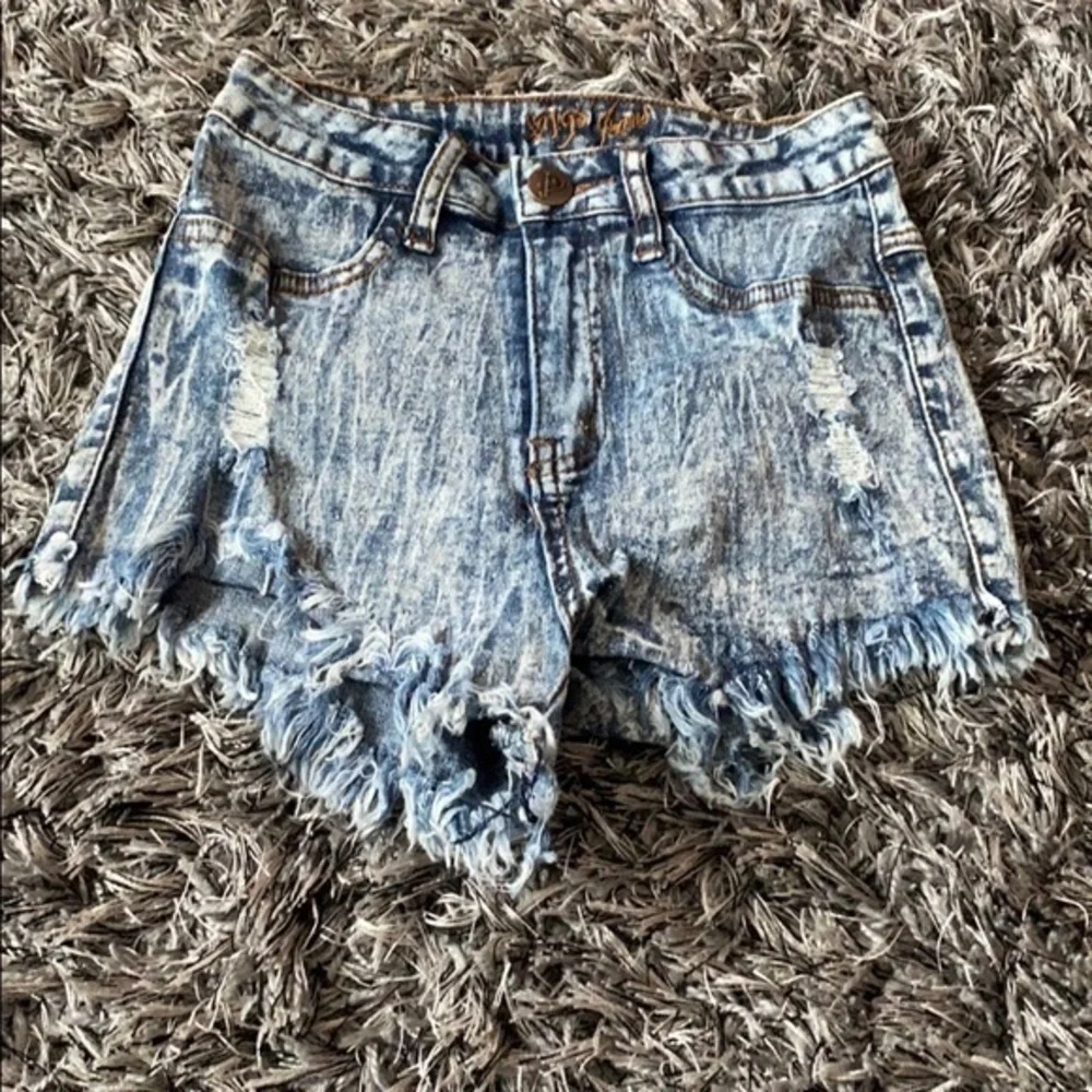 Destroyed acid wash jean shorts EUC 3/4 worn once.